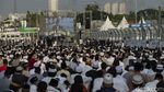 Momen Anies Baswedan Bersama Warga Salat Id Perdana di JIS