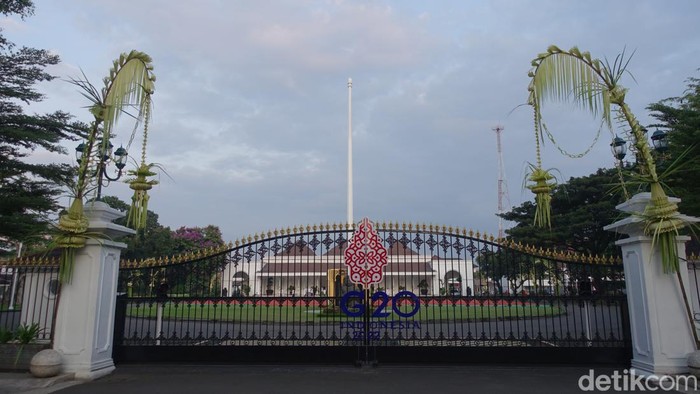 Momen Presiden Joko Widodo salat Id di Gedung Agung Yogyakarta, Senin (2/5/2022).