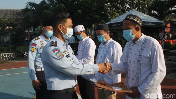 Narapidana Lapas Cianjur yang mendapatkan remisi Idul Fitri.