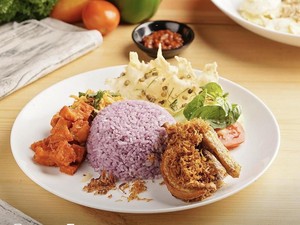 Sedap Nikmat Nasi Uduk Ungu Ikon Kota Sukabumi, Unik Enak!