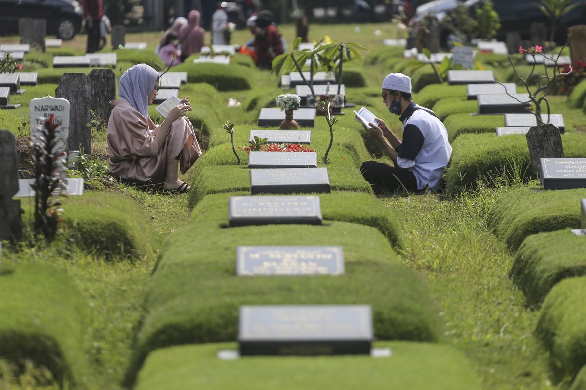 Daftar Doa Untuk Orang yang Meninggal Dunia dan Manfaatnya