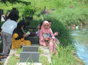 Adab Ziarah Kubur Bagi Perempuan Haid