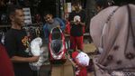Pasar Gembrong Diserbu Anak-anak di Hari Lebaran