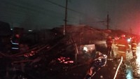 KAI Commuter mengatakan KRL jurusan Bogor-Jatinegara sekarang berjalan di jalur sebelah kiri dan hanya melayani perjalanan hingga Stasiun Pasar Minggu, Jakarta Selatan. KAI Commuter meminta para penumpang mengikuti arahan petugas.