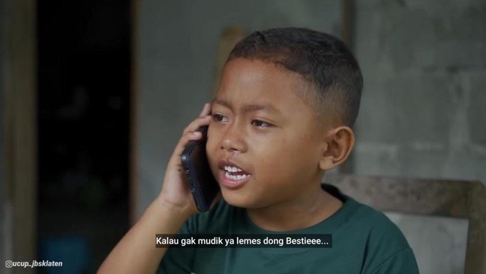 Penampilan Solikhin, artis cilik pengganti Mbah Minto.