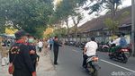 Penuh Toleransi, Salat Idul Fitri di Bali Dijaga Pecalang