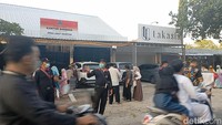 Adapun pecalang yang turut andil melakukan pengamanan salat Id di lokasi tersebut adalah pecalang Jagabaya dari Banjar Pegok, Desa Adat Sesetan. Mereka turut mengamankan salat Id setiap tahun sebagai bukti toleransi antarumat beragama.  