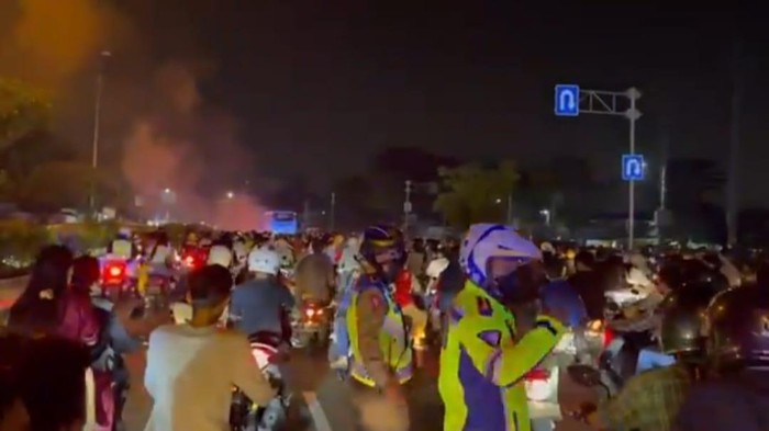 Polda Metro Jaya bubarkan kerumunan warga di Kemayoran saat malam takbiran