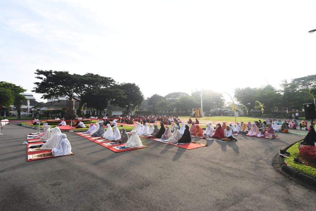 Presiden Joko Widodo (Jokowi) salat Idul Fitri di Istana Kepresidenan Gedung Agung Yogyakarta, Senin (2/4/2022). (Foto: Lukas - Biro Pers Sekretariat Presiden)