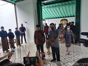 Lebaran di Yogyakarta, Jokowi Silaturahmi ke Sultan Usai Salat Id