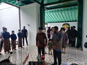 Jokowi Pantau Salat Id di Nusantara: Alhamdulillah, Semua Berjalan Baik