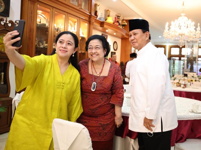 Puan, Megawati, dan Prabowo selfie usai silaturahmi di Teuku Umar