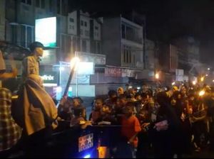 Remaja di Medan Pawai Obor Keliling Sambut Idul Fitri