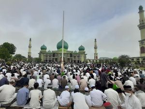 Warga Pekanbaru Padati Masjid Raya An Nur Gelar Salat Idul Fitri