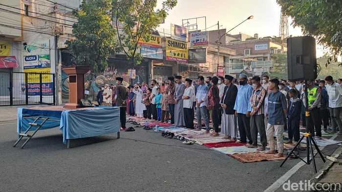 Salat Id di Jalan Jakarta, Kota Bandung.