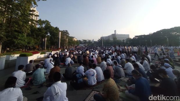 Salat Id di Lapangan Gasibu.