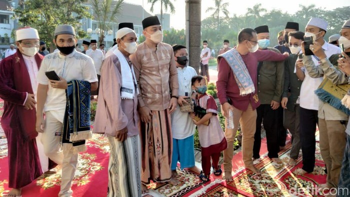 salat id di surabaya