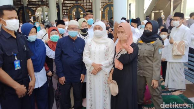 salat id di surabaya