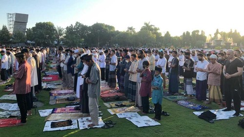 Umat Muslim di Buleleng Gelar Salat id di Taman Kota Singaraja, Senin (2/5/2022)