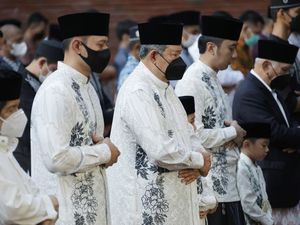 SBY Salat Id Bareng Keluarga di Cikeas Bogor, Hatta Rajasa Jadi Khatib