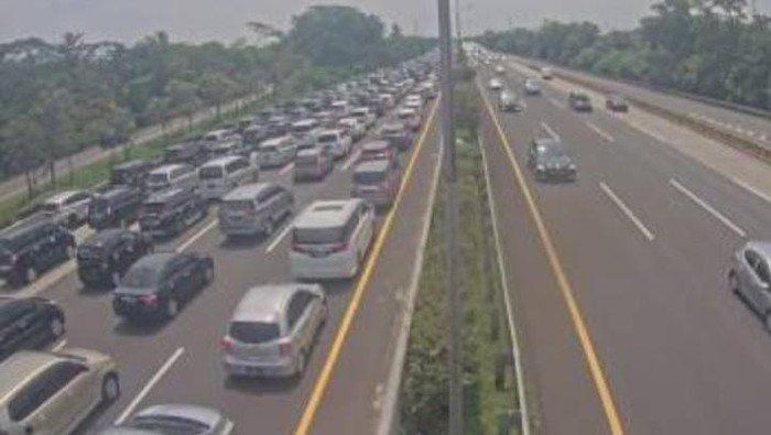 Screenshot CCTV Tol Jagorawi pada 2 Mei 2022 (dok. Aplikasi Travoy)