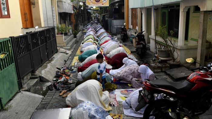 Semarak Salat Idul Fitri di Berbagai Daerah Semarak Salat Idul Fitri di Berbagai Daerah
