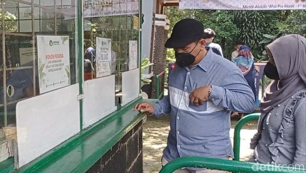 Suasana di Kebun Binatang Bandung.