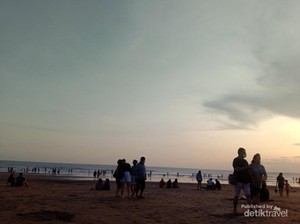 Pantai Petitenget Bali: Lokasi, Harga Tiket dan Daya Tariknya