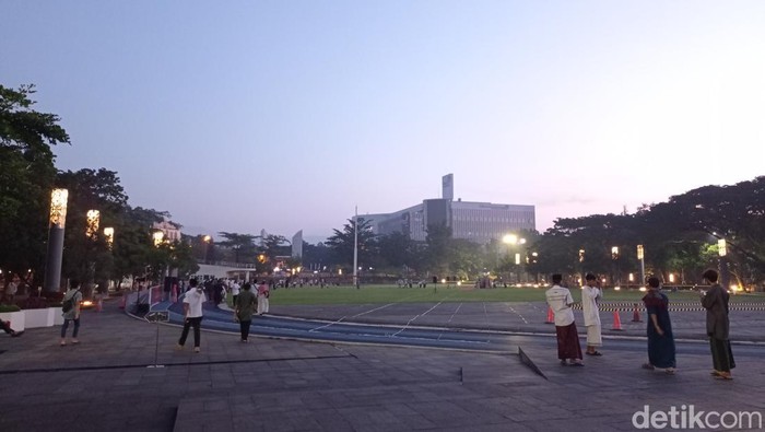 Suasana jelang salat Id di Lapangan Gasibu.