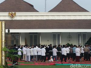 Jokowi Salat Id di Istana Jogja, Warga Diperbolehkan Masuk