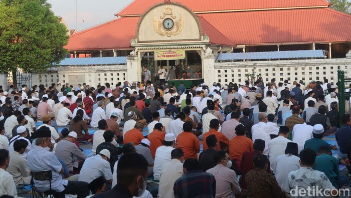 Suasana salat Id di Masjid Gedhe Kauman Jogja, Senin (2/5/2022).