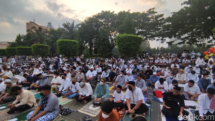 Suasana salat Id di Simpang Lima Semarang