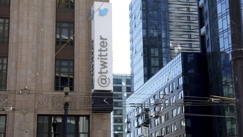 Twitter didirikan pada 2006 oleh Jack Dorsey dan para rekannya. Media sosial ini adalah favorit Elon Musk yang meraup lebih dari 80 juta follower. Ia mendadak ingin membelinya dan telah disetujui oleh pimpinan Twitter, dengan mahar senilai USD 44 miliar. Foto: Associated Press