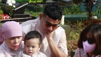 Ini adalah Lebaran pertama mereka tanpa kehadiran Vanessa Angel dan Bibi. Foto: Noel/detikHOT