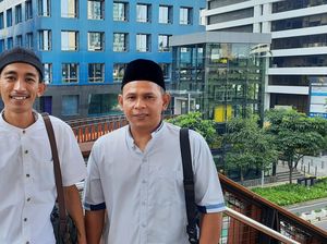Tak Bisa Mudik, Warga Hunting Foto Jakarta Sepi Saat Lebaran di JPO Pinisi