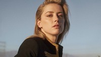 Amber Heard, aktris Amerika pemeran film ‘Aquaman’ ini sedang terlibat konflik dengan Johnny Depp. Pasangan ini diketahui bertengkar setelah kembali dari Australia. Foto: Instagram @amberheard