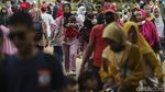 Antusias Warga Kunjungi Taman Margasatwa Ragunan