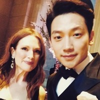 Sedangkan Rain datang pada Met Gala 2015. Ketika itu, tema acara adalah China: Trough the Looking Glass. Seperti kebanyakan tamu, Rain tampil menawan dengan setelan jas.Foto: Instagram