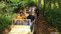 Sewa mini jip ini sebesar Rp250 ribu nantinya bisa melewati rute yang telah disediakan.