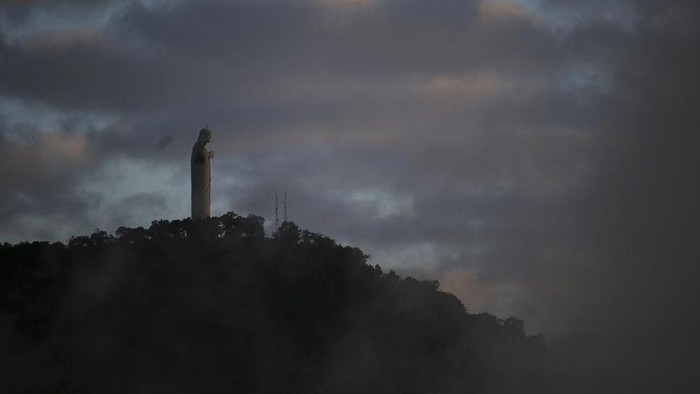 Brasil Bangun Patung Kristus Baru yang Lebih Besar dan Megah Brasil membangun patung baru yang lebih tinggi daripada patung Christ the Redeemer yang terletak di Rio de Janeiro.