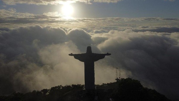 Brasil membangun patung baru yang lebih tinggi daripada patung Christ the Redeemer yang terletak di Rio de Janeiro.  