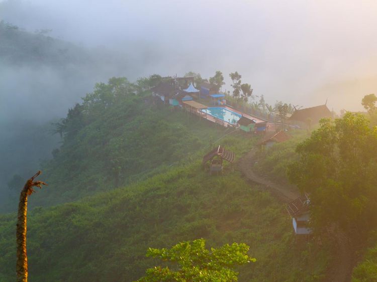 Negeri di Atas Awan Bukit Panyangrayan Tasikmalaya