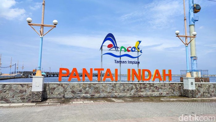 Cara ke Ancol bisa mengendarai kendaraan pribadi atau menaiki transportasi umum, seperti KRL, MRT, dan Busway TransJakarta. Berikut informasi lengkapnya.