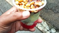 Es Podeng juga bisa ditemui di kawasan Jati Padang, Jakarta Selatan. Gerainya berupa gerobak sederhana dengan harga mulai dari Rp 10.000. Nikmat sekali disantap saat cuaca panas. Foto: Instagram @yuk.kita_makan