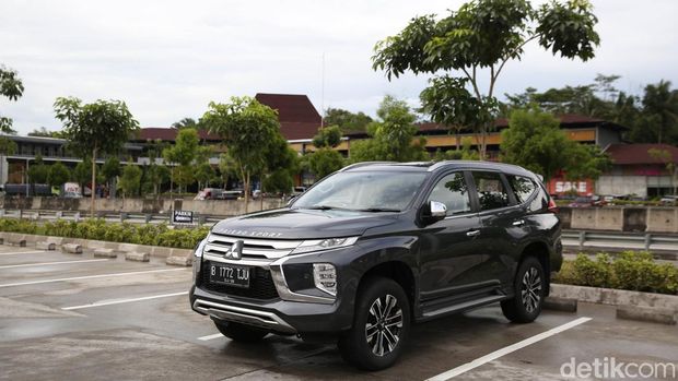 Gaspol Mudik Jakarta-Semarang Naik Pajero Sport Dakar