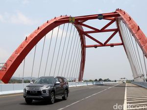 Gaspol Mudik Jakarta-Semarang Naik Pajero Sport Dakar