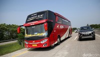 Mesinnya tak ragu untuk melahap jalanan menanjak dan dapat diandalkan ketika harus menyalip kendaraan yang panjang sekalipun. Kalau transmisinya dirasa kurang responsif atau pas, bisa colek paddle shift, maka mesin langsung bisa mengeluarkan tenaga yang dibutuhkan.
