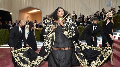 10 Penampilan Terheboh di MET Gala 2022, Gaun Lizzo Dibuat 1.200 Jam