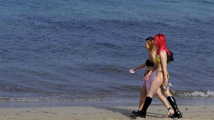 Gemerlap Dunia Malam di Pulau Ibiza Kembali Menggelegar