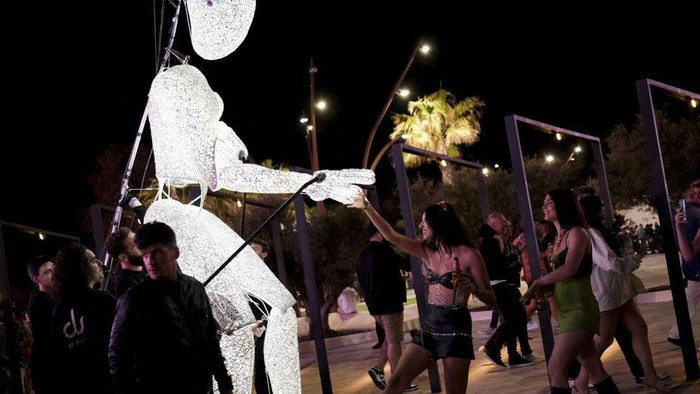 Gemerlap Dunia Malam di Pulau Ibiza Kembali Menggelegar Gemerlap Dunia Malam di Pulau Ibiza Kembali Menggelegar